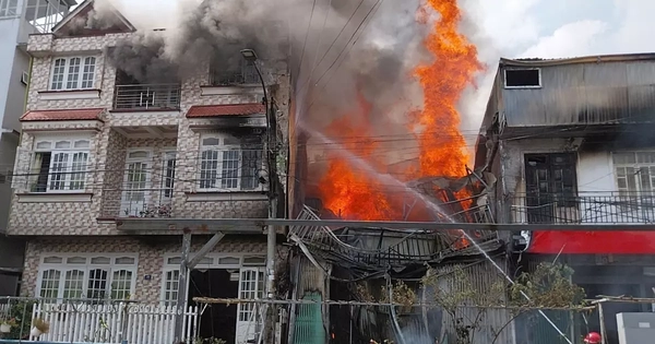 달랏 화재: 군인 1명이 2층에서 떨어져 중상을 입었다.