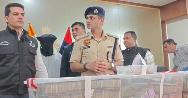 Tịch thu 7,5 tỷ đồng tiền mặt chất bằng thùng, gần 700 gram vàng trị giá 2,6 tỷ đồng từ nhóm 'lao động giả nghèo'