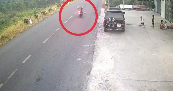 Vài giây chơi bóng của 1 đứa trẻ và bi kịch kinh hoàng: Đừng để sự thiếu sát sao của cha mẹ thành nỗi đau cho cả hai gia đình!