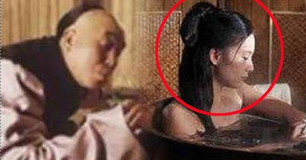 Từ Hy tắm xong giữ lại Lý Liên Anh, trong điện liên tục vang tiếng kêu: Cung nữ lén nhìn rồi chết lặng