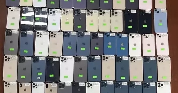 Phát hiện hàng trăm iPhone, túi xách Dior 