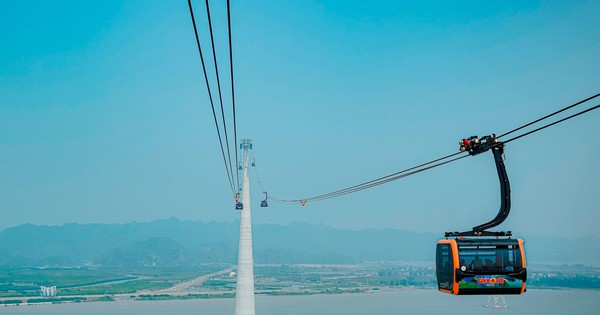 Việt Nam sở hữu một công trình giữa biển lập kỷ lục thế giới, trụ cao ngang tòa nhà 48 tầng, được Guinness xác nhận ngay ngày khai trương