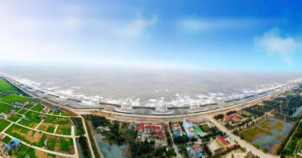 Bãi biển Ninh Bình 'hồi sinh' sau dự án 500 tỷ, đón những du khách đầu tiên