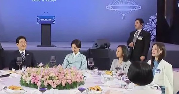 Tổng thống Hàn Quốc chúc mừng Han Sara