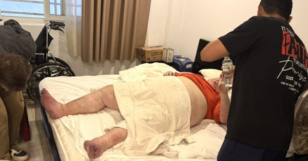 Du khách nặng gần 300 kg mắc kẹt trong nhà vệ sinh ở Đà Nẵng