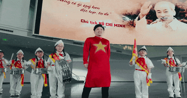Xúc động 3 thế hệ nghệ sĩ Việt thể hiện tình yêu tới Bác Hồ, mức cát-xê của Tùng Dương gây bất ngờ