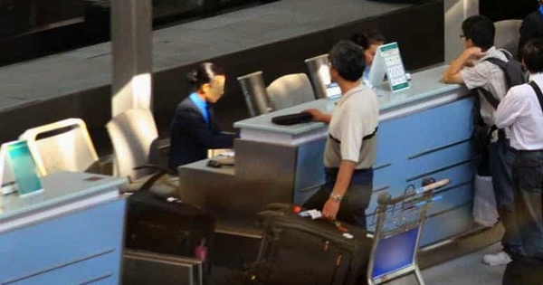 Người đàn ông bị cấm xuất cảnh đến hết năm… 9999