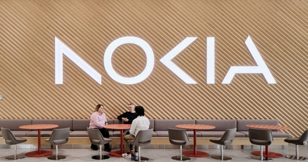 Nghỉ làm điện thoại, Nokia hồi sinh từ đống tro tàn