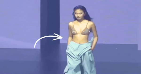 Sự cố hy hữu: Mẫu nữ đứt dây áo chỉ 5 giây khi vừa ló mặt và màn xử lý khiến chục triệu người vỗ tay