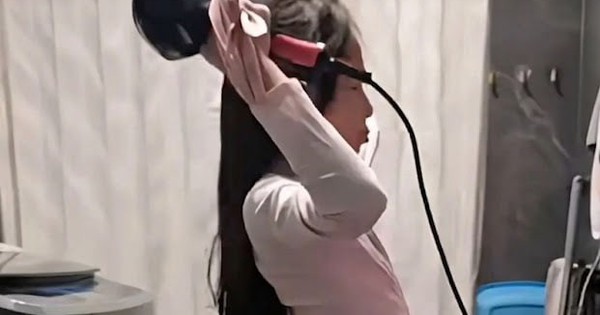 Mẹ đăng ảnh khen con gái 10 tuổi tự gội đầu từ lớp 1, dân mạng lại lo lắng: 