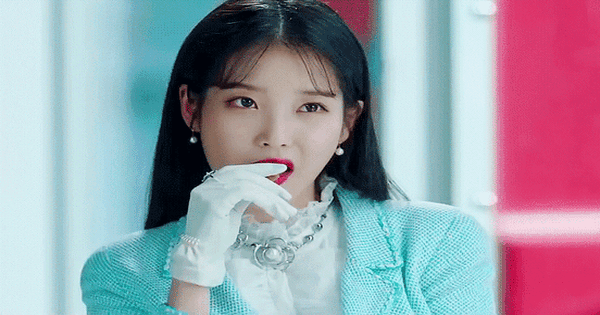 IU ăn uống khổ sở thế này sao!