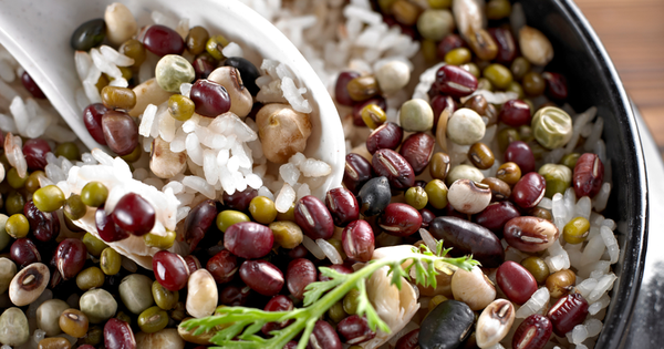 Lời khuyên đến những gia đình thường xuyên ăn cơm trộn các loại hạt