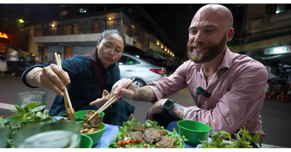 Khách Tây đi ăn quán Việt, tự tin dặn dò chủ quán nhưng khiến tất cả cười lăn vì nhầm đúng 1 chữ cái