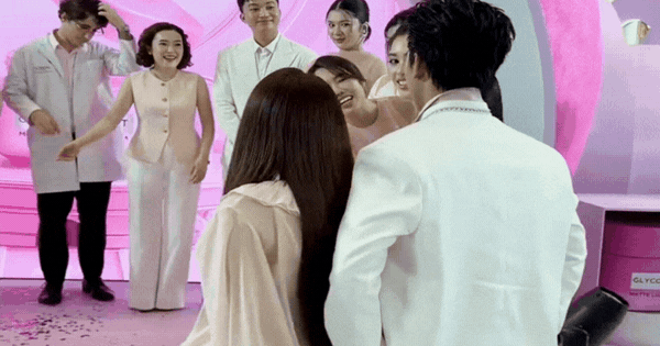 Cặp đôi phim giả tình thật được cả Vbiz đẩy thuyền: Đồng nghiệp gọi là 