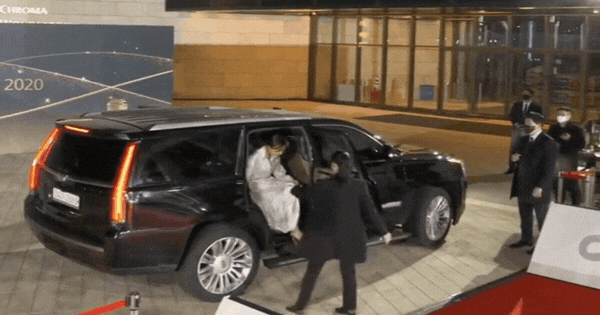 Cặp chị em lệch nhau 23 tuổi vẫn yêu đương bùng cháy: Nhà gái là 