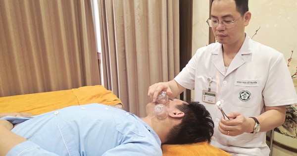 Nam sinh đại học năm cuối bị liệt mặt sau 1 đêm ngủ dậy: Bác sĩ Bệnh viện Bạch Mai cảnh báo 1 thói quen gây bệnh nhiều người làm vào mùa hè