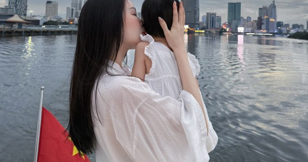 Tiểu thư Việt được giấu kín bưng: Mẹ là hot girl Hà thành, bố là con trai tỷ phú, họ hàng toàn nhân vật đình đám