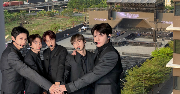 Khách nhận phòng khách sạn view thẳng sân khấu concert EXO tại TP.HCM: 