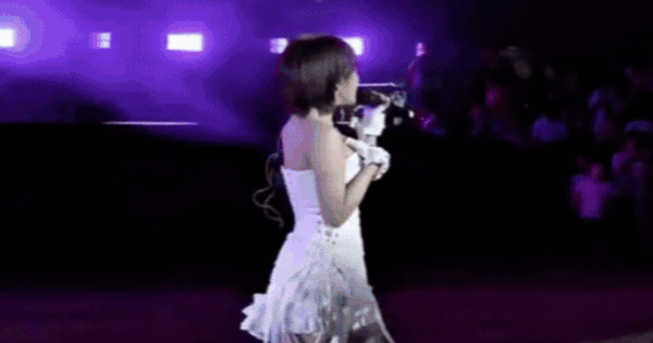 Mỹ nhân Việt trăm tỷ sáng tác cả rổ hit nhưng cứ hát là flop, bị chê thẳng “giọng không bằng AI”