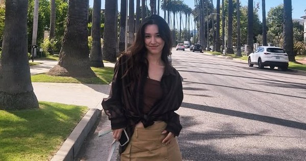 “Công chúa lai” đầu tiên của showbiz: Bị cấm hoạt động suốt 4 năm, nay làm ca sĩ mạng ra nhạc không ai nghe