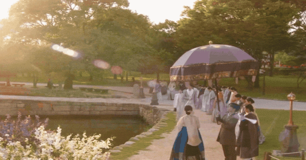 Perfect Crown tập 5: Byeon Woo Seok và IU vừa yêu vừa làm tổn thương nhau, cảnh cuối xem mà ấm lòng