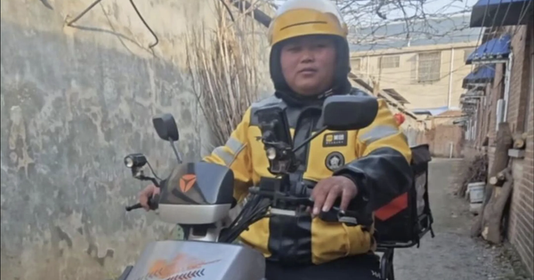 Một mình phục vụ cả thị trấn: Nghề shipper ở quê có thực sự “hái ra tiền”?