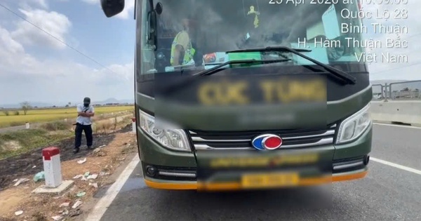 CLIP: Xe khách nhồi nhét người, tài xế và doanh nghiệp bị phạt gần 100 triệu đồng