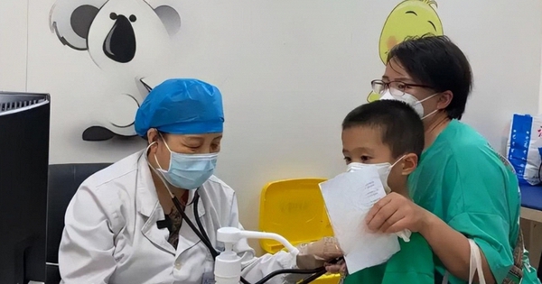 Cậu bé 12 tuổi mắc ung thư tuyến tụy, bác sĩ hỏi 1 câu khiến cha mẹ chết lặng: Nhiều gia đình có chung thói quen này