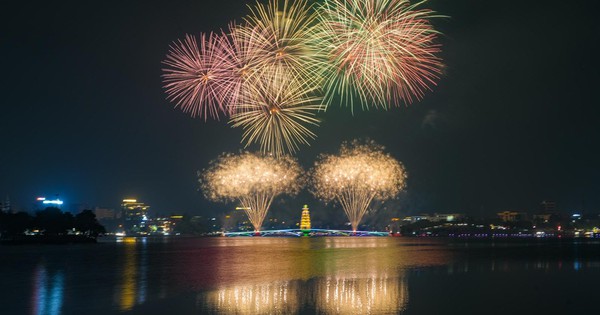 Pháo hoa rực sáng Đất Tổ chào mừng Giỗ Tổ Hùng Vương