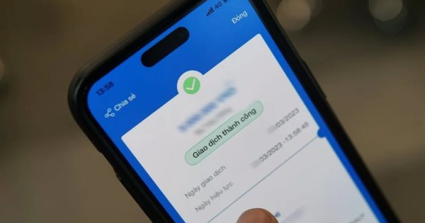 Công an kiểm tra giao dịch chuyển khoản 20 triệu đồng ở ngân hàng ACB của người đàn ông SN 1995