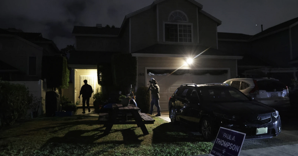 FBI đột kích nhà riêng nghi phạm nổ súng tại tiệc ông Trump dự