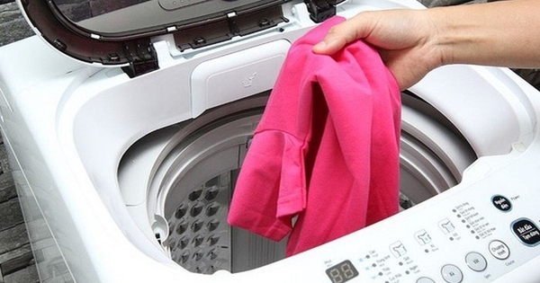 Quần áo cho vào máy giặt là quần áo khô hay quần ướt mới đúng? Nhà sản xuất đưa đáp án