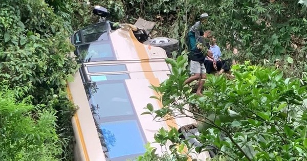 Xe khách rơi xuống vực ở Sơn La: Nhân chứng kể phút giây phá cửa, chạy đua cứu người