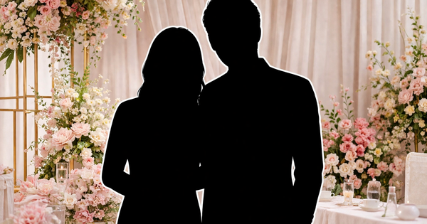 Rộ ảnh cặp đôi Vbiz lén tổ chức đám cưới?