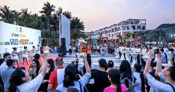 Đêm khai trương VUI-Fest Cát Bà: Hàng nghìn du khách “đổ bộ”, vịnh trung tâm rực sáng không ngủ