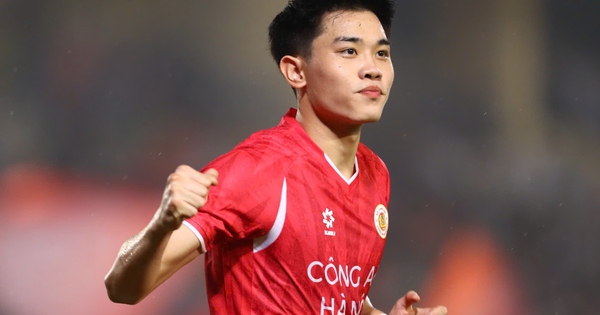 Đình Bắc lập hat-trick, đi vào lịch sử V.League