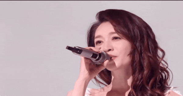 Mỹ nhân hát dở nhất showbiz nay đã khác: Hát thắng đối thủ lại còn được khen