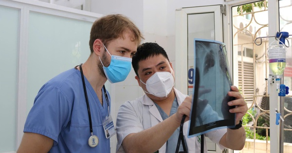 Vì sao nhiều bác sĩ từ các nước tiên tiến sang Việt Nam học nghề mỗi năm?