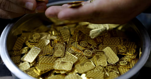 Giá vàng sẽ đi đâu về đâu?: 31 chuyên gia đồng loạt dự đoán con số cao nhất 14 năm khảo sát