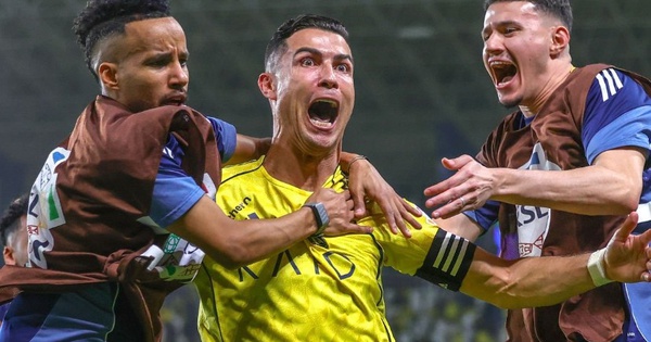 Ronaldo toả sáng giúp Al Nassr hạ Al Ahli: Đáp trả fan cực gắt bằng 5 chiếc cúp Champions League