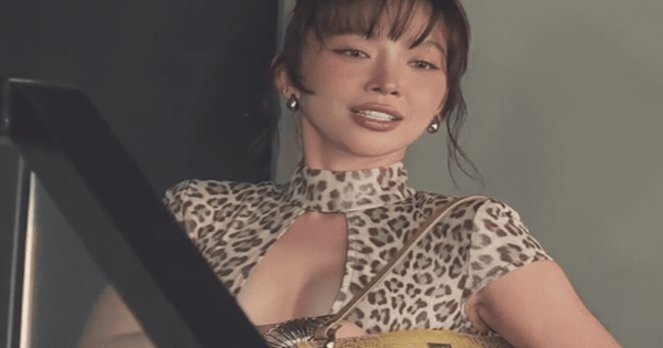 Tóc Tiên lên đồ hở bạo khoe dáng, bị soi vẫn khư khư 1 thứ chung với Touliver