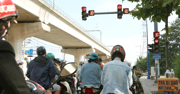 Dừng đèn đỏ kiểu này có thể bị phạt tới 22 triệu đồng, người dân chú ý