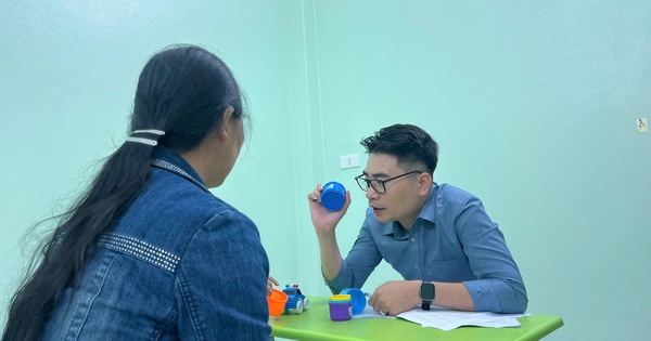 Không ép con thay đổi, bố mẹ làm điều ngược lại khiến chuyên gia tâm lý phải khen ngợi