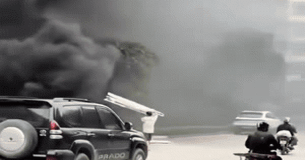 Danh tính người đàn ông đốt rác dưới chân cầu Thăng Long - Hà Nội, khói đen bốc mù mịt