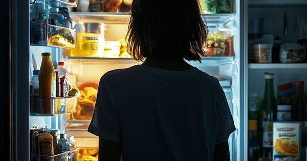 Ngày càng nhiều người mắc ung thư dạ dày: Bác sĩ cảnh báo 2 “thủ phạm” quen nhẵn mặt trong tủ lạnh, cần bỏ sớm