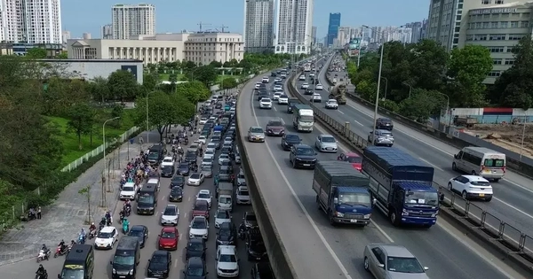 Nhích từng mét rời Thủ đô: 12 giờ vật lộn trên cao tốc