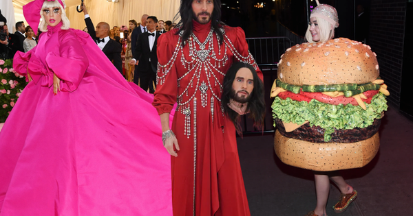 Chưa có mùa Met Gala nào mà ai cũng 