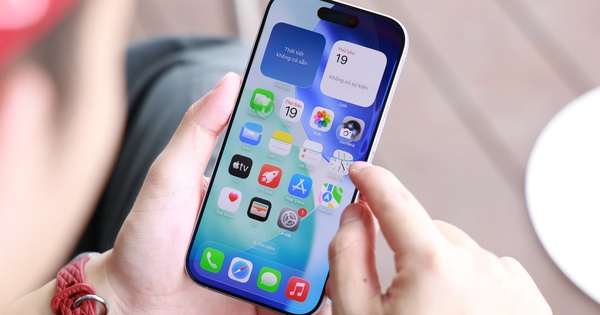 Vì sao tôi dùng iPhone 17 không cần dán màn hình?