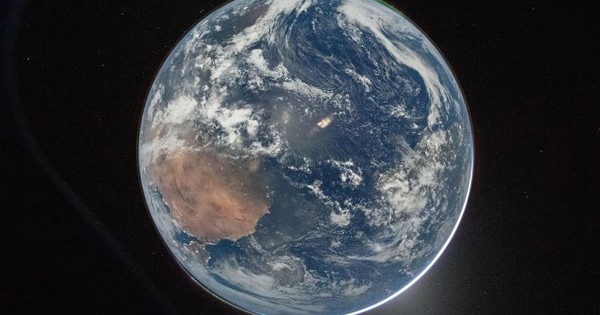 Choáng ngợp trước bức ảnh Trái đất đầu tiên Artemis II chụp được: Ngôi nhà của chúng ta xinh đẹp như thế này!