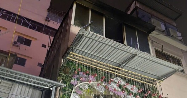 Cháy nhà do nấu ăn, 2 thành viên cứu hỏa bị ngạt khói